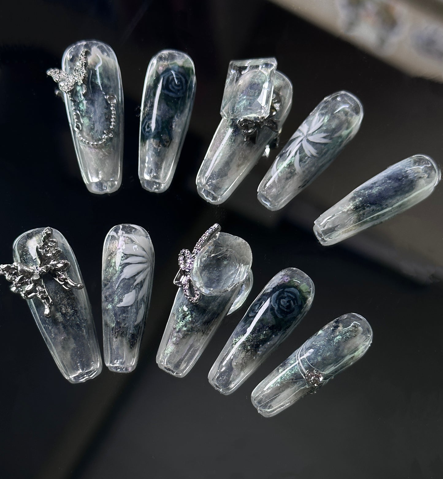 New style of blue halo nail art