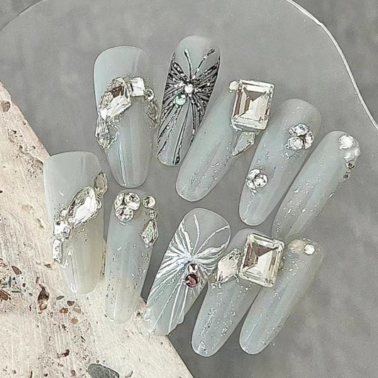 Cat's Eye Fairy aura can be handcrafted to wear high-quality white armor