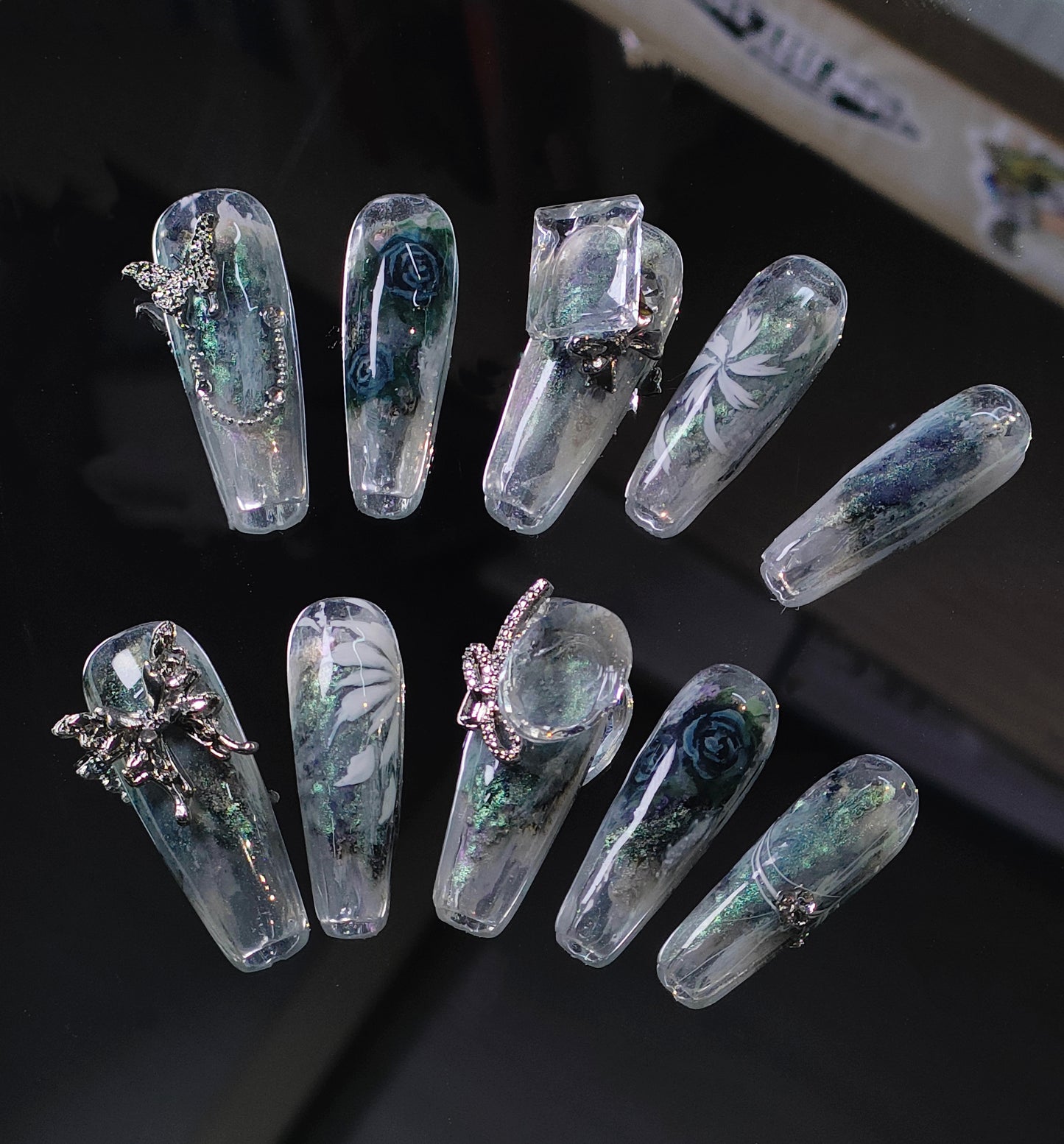 New style of blue halo nail art