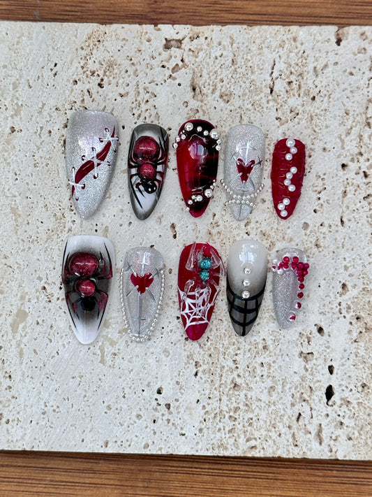🕷️Gothic Spider and Web-Themed Nail