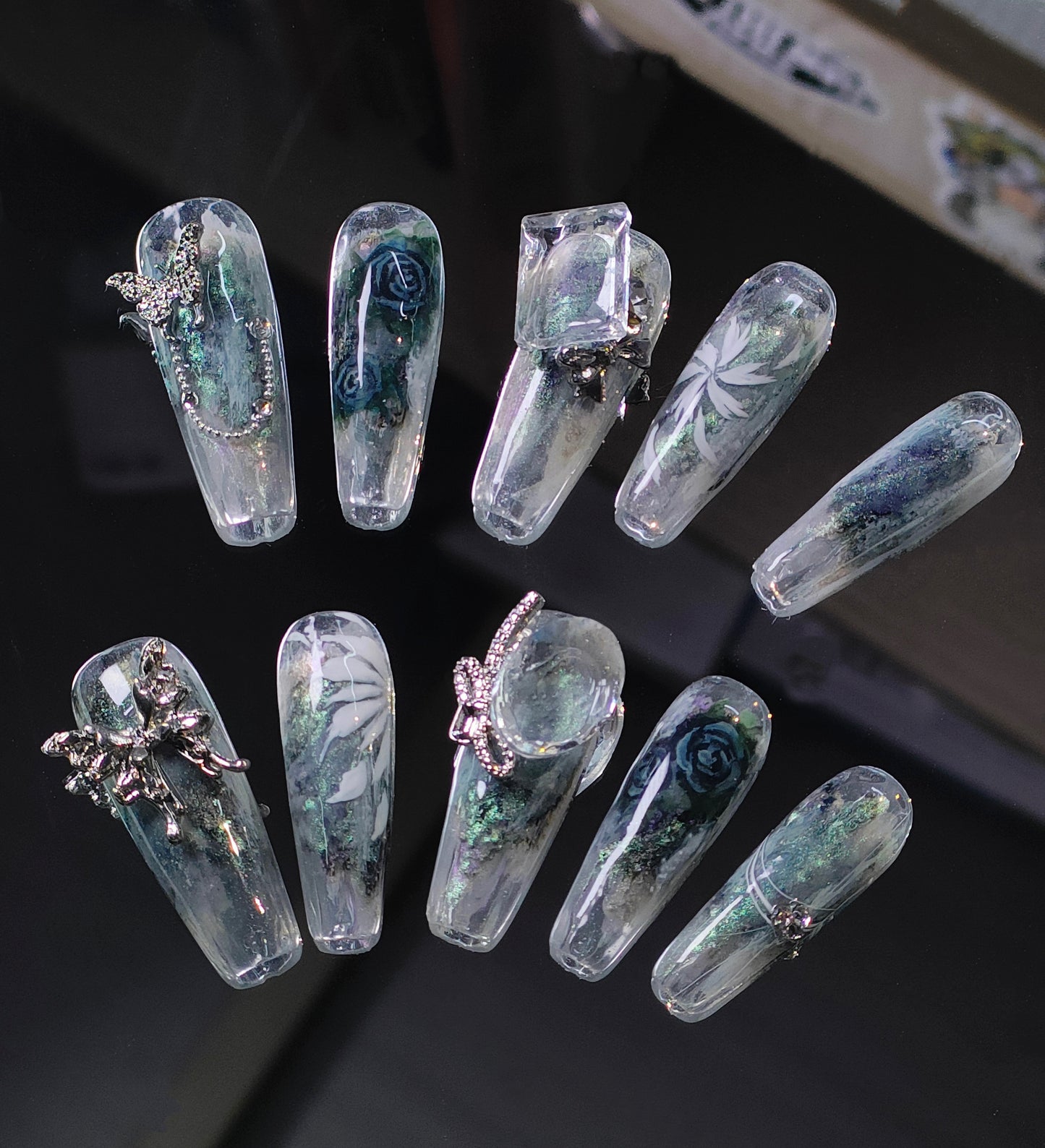 New style of blue halo nail art