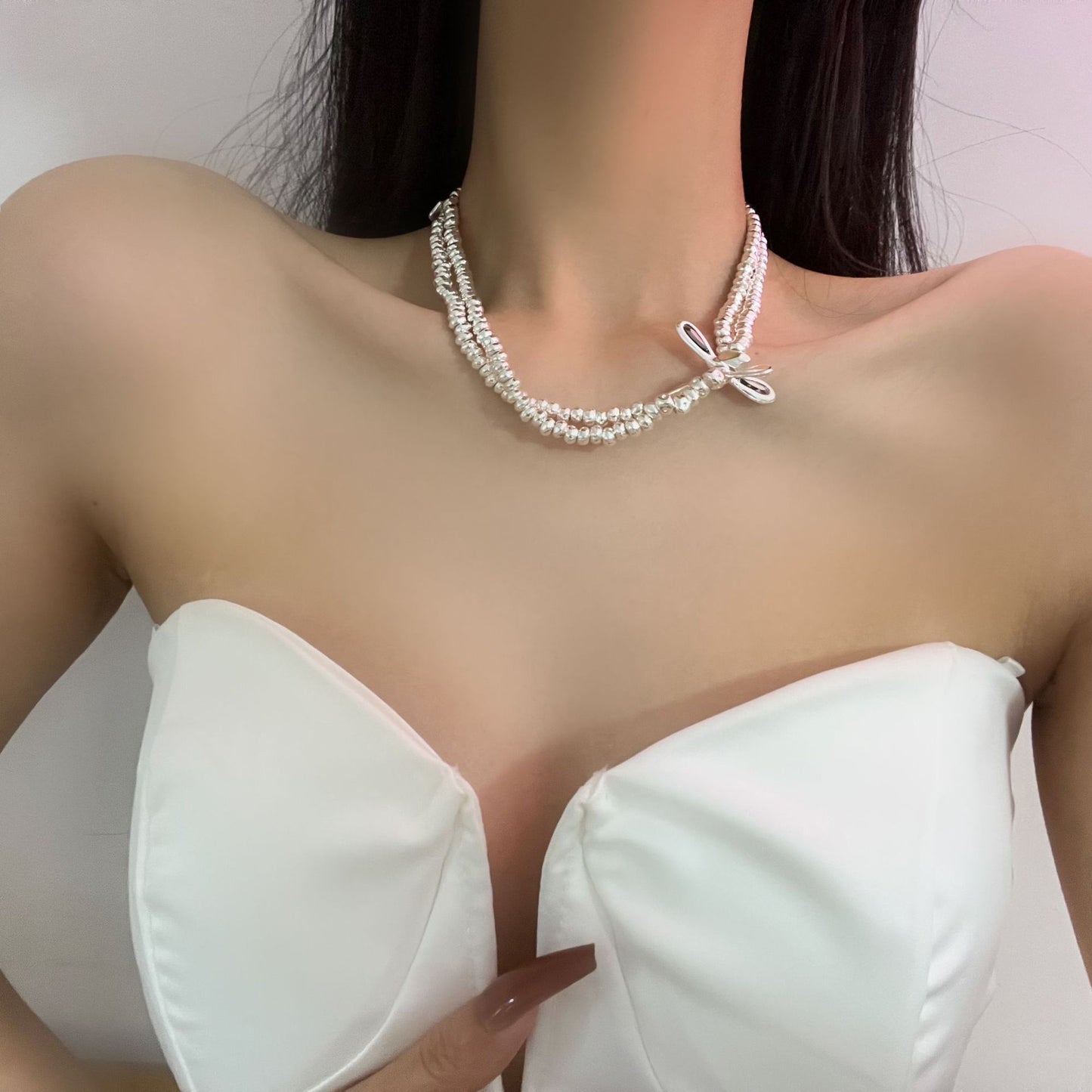 European and American niche design feels cold and indifferent, geometric curved hook pearl necklace is light and luxurious, and high-end chain necklaces are trendy for women
