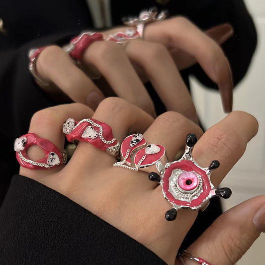 Bored, wearing a little devil's eye ring on my hand, sweet and cool spicy girl Y2K ring, niche sensation glass eye beads