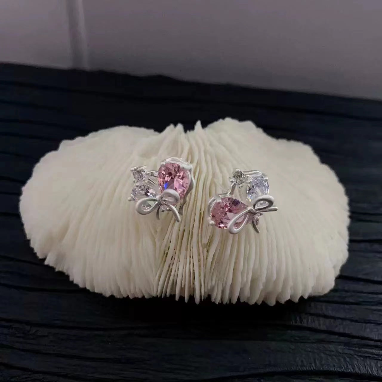 Love bow earrings female niche design senior sense of teenage girl earrings