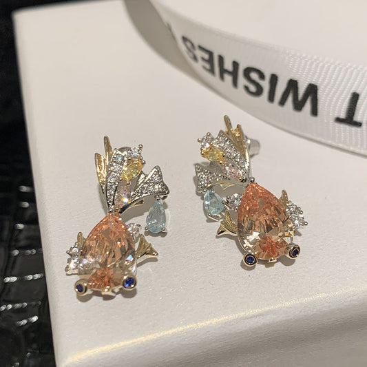 Water drop goldfish earrings are cute, small, ultra-shiny, exquisite, elegant, S925 silver needle, gold leaf, cartoon animal earrings