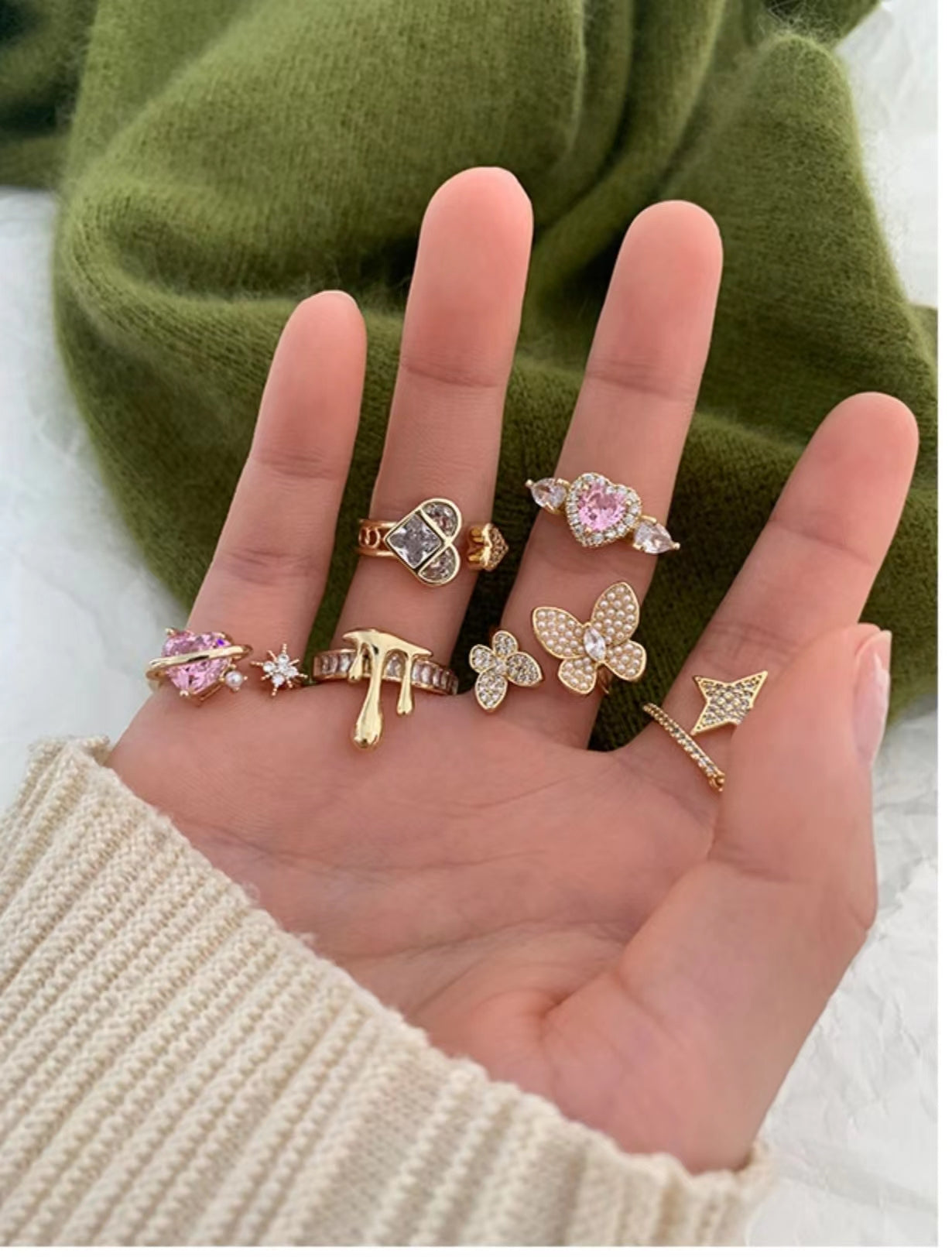 Gold Design Niche Diamond Ring