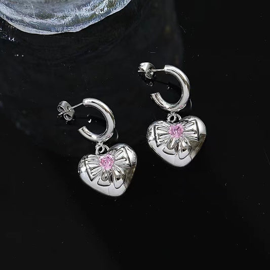 Love heart earrings female ins sweet cool wind personality fashion zirconia earrings light luxury niche senior sense of a hundred with earrings tide