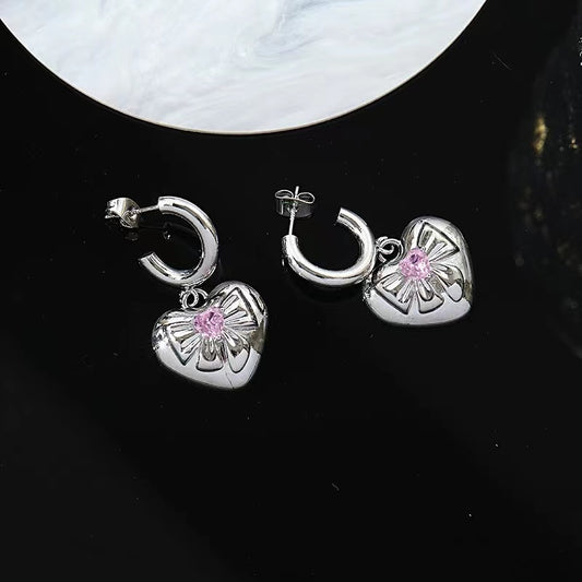 Love heart earrings female ins sweet cool wind personality fashion zirconia earrings light luxury niche senior sense of a hundred with earrings tide