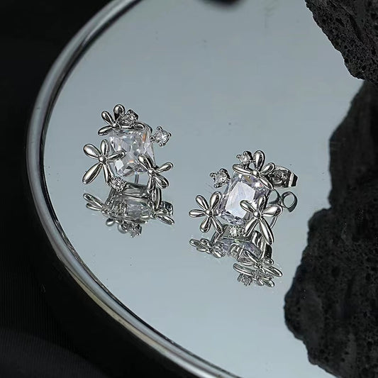 Cold wind earrings female ins Korea new square zirconia earrings 925 silver needle niche senior sense earrings tide