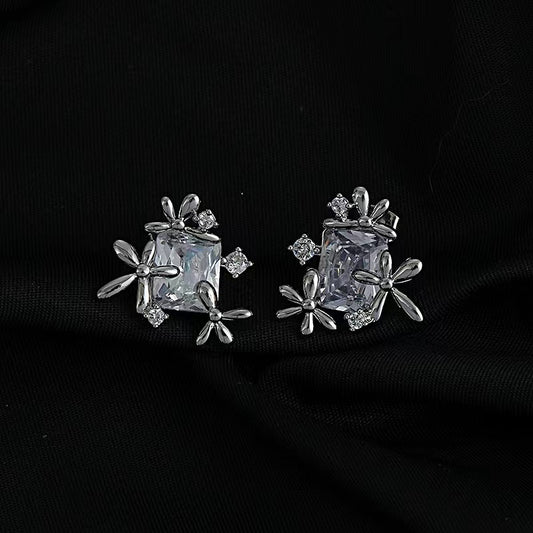 Cold wind earrings female ins Korea new square zirconia earrings 925 silver needle niche senior sense earrings tide