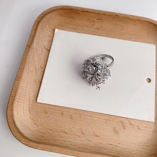 Star Diamond ring, index finger, feminine, versatile, trendy ring