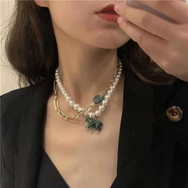 Pearl short clavicle chain Millennium personality painting Leopard Animal Pendant Necklace
