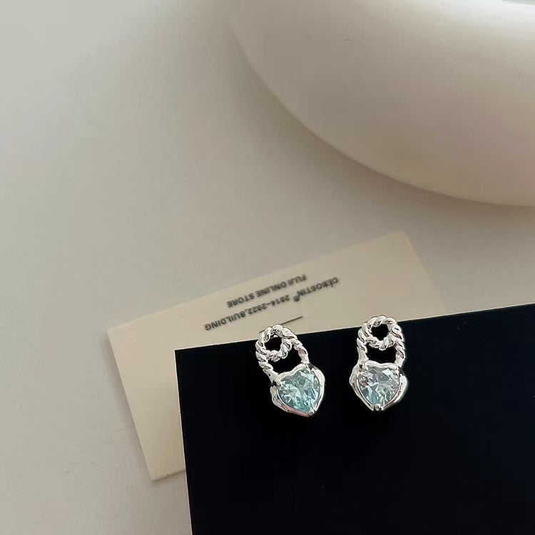 Small Design Zircon Metal Pin Love Earrings for Women Small