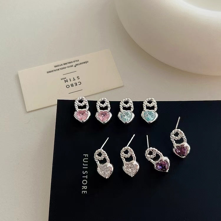 Small Design Zircon Metal Pin Love Earrings for Women Small
