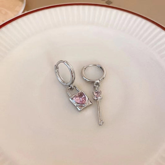 Pink Love Key Lock Asymmetrical Ear Buckle Small Design Sweet Cool Girl