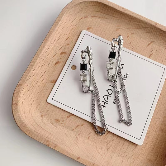 Design sense paper clip black and white diamond earrings Advanced sense new chain sweet cool earrings
