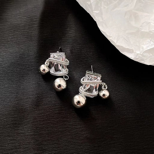 Silver earrings for women in autumn and winter, light luxury, small crowd design sense