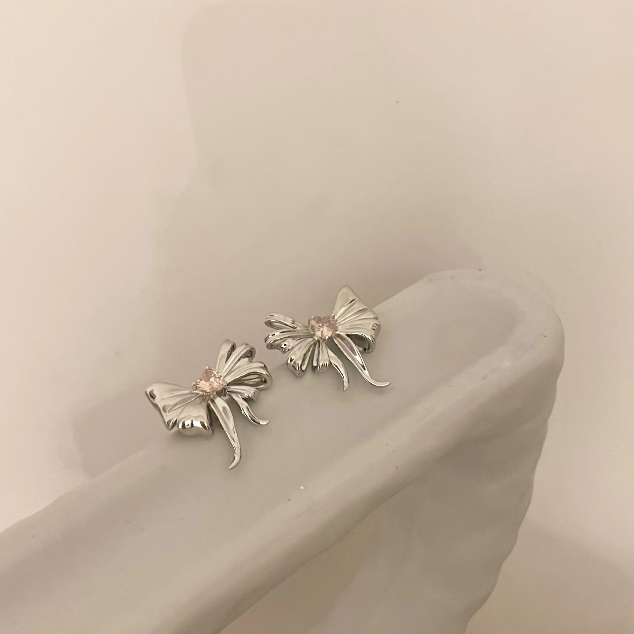 Bow Necklace Earrings 2021 New Feminine Style Simple Versatile Texture Design Luxury Clavicle Chain Fashion