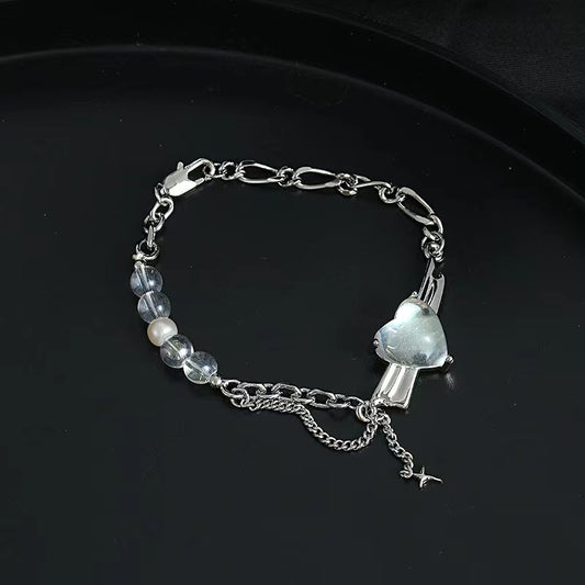 Love heart necklace female niche design senior sense of personality with a hundred splicing accessories ins sweet cool cold wind collarbone chain