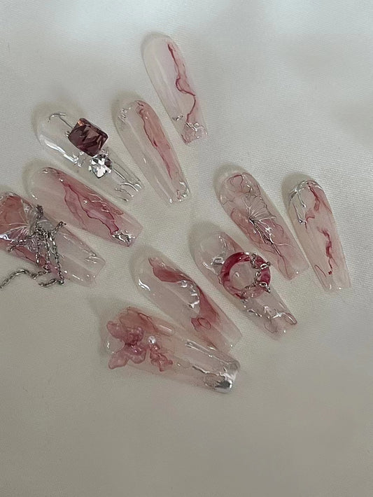 Haute Couture Nails can be privately sent to choose the shape of the nail
