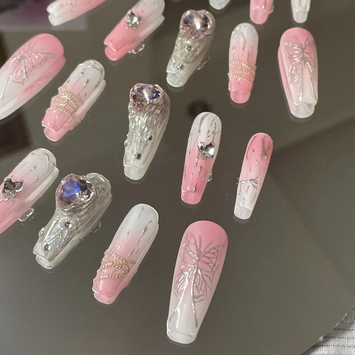 Heavy metal silver fusion butterfly Spice Girl Sweetheart Heavy duty light luxury handmade nail art flash diamond student nail art