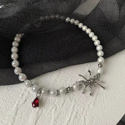 Premium feeling spider pearl necklace