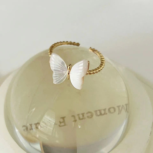 Butterfly unique finger ring pearl bow Hepburn style ring