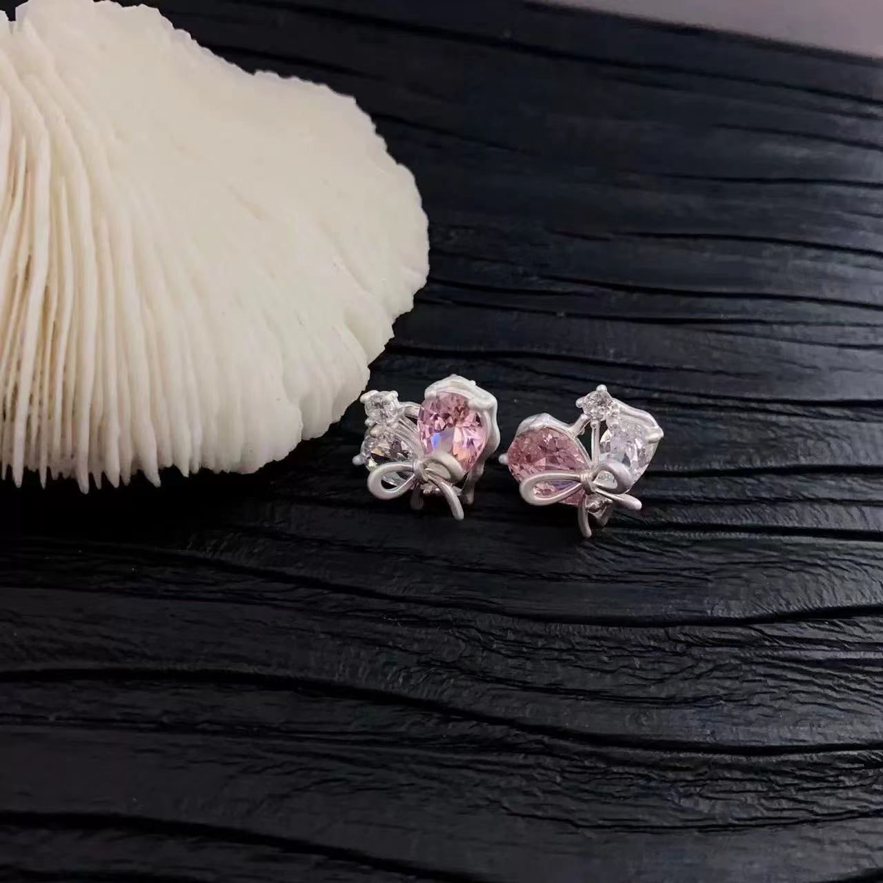 Love bow earrings female niche design senior sense of teenage girl earrings