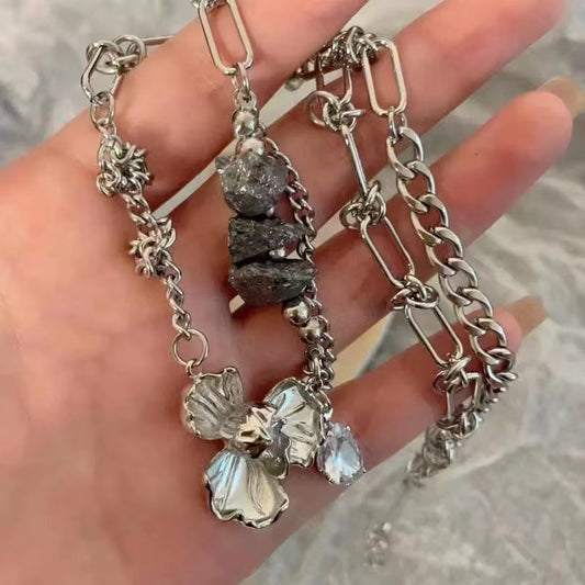 High sense of cold wind niche design ins metal flower necklace