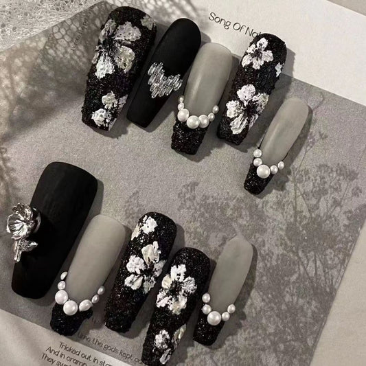 High-end luxury fake nails finished small fragrance style flash French with diamonds