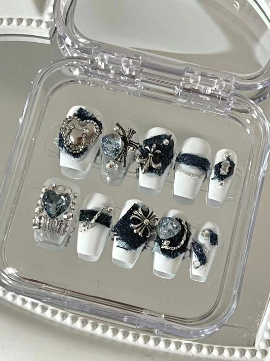 Haute Couture Nails can be privately sent to choose the shape of the nail
