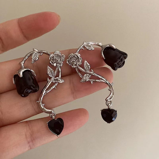 Night under the manor French vintage metal cold wind black rose love earrings
