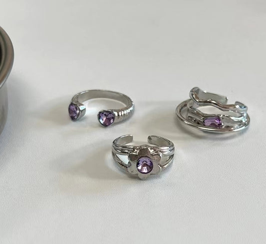 Purple irregular metal small flower diamond ring