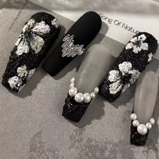 High-end luxury fake nails finished small fragrance style flash French with diamonds