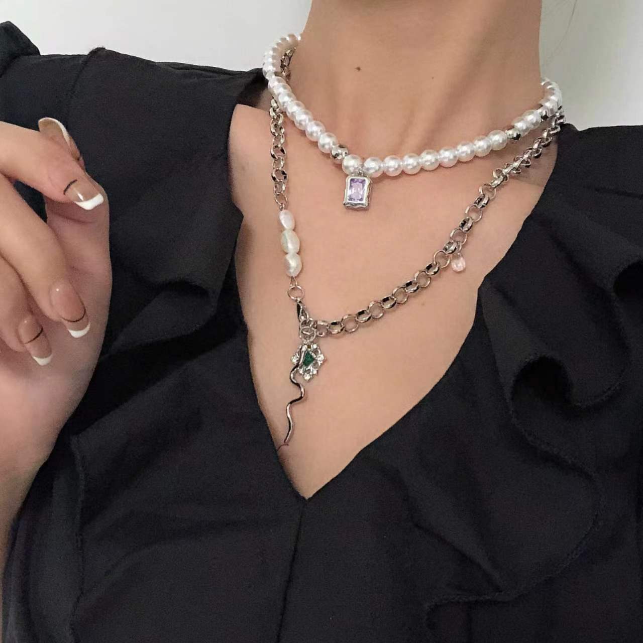 Baroque shaped pearl collarbone chain
