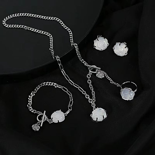 Light luxury necklace female senior sense of fashion stitching chain flower accessories South Korea ins niche design sense clavicle chain