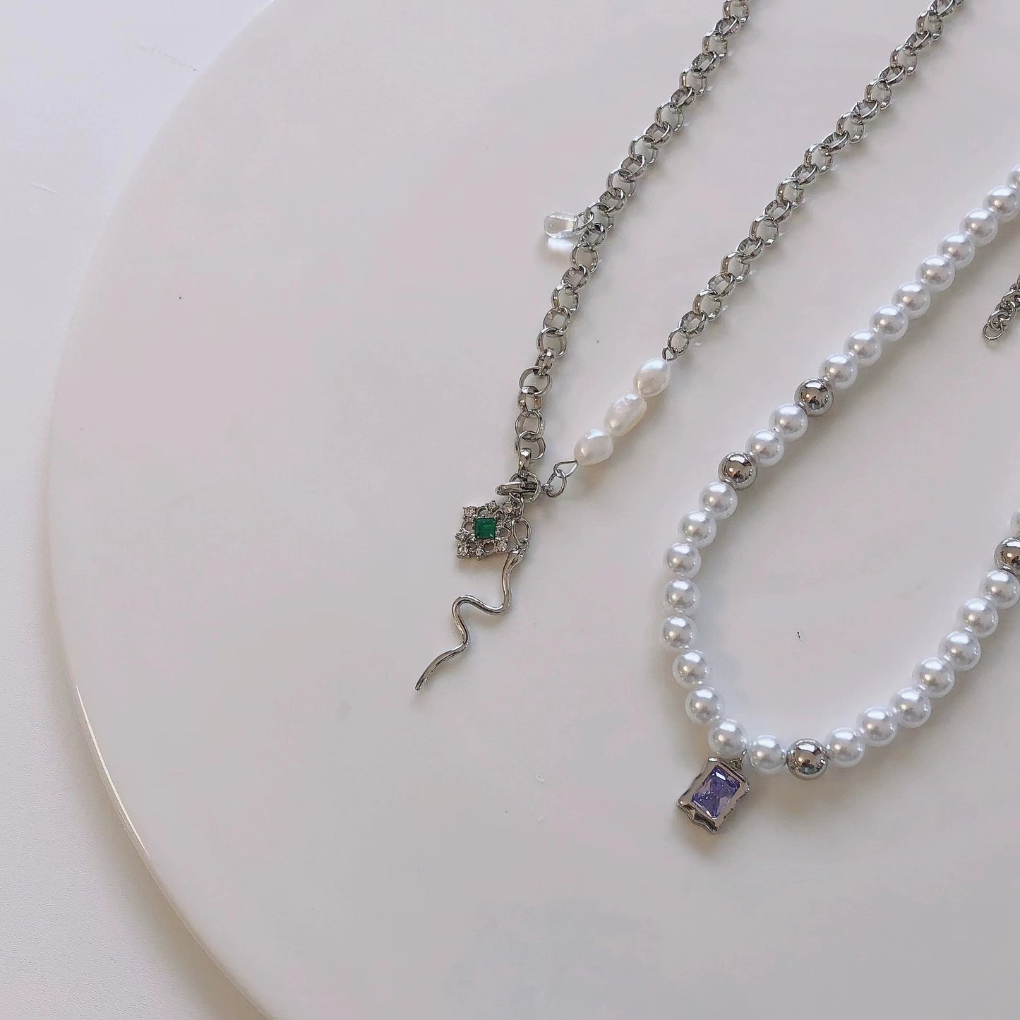 Baroque shaped pearl collarbone chain