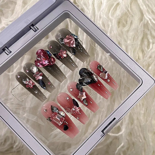 The false nail patch can be taken with simple net red, and the nail enhancement