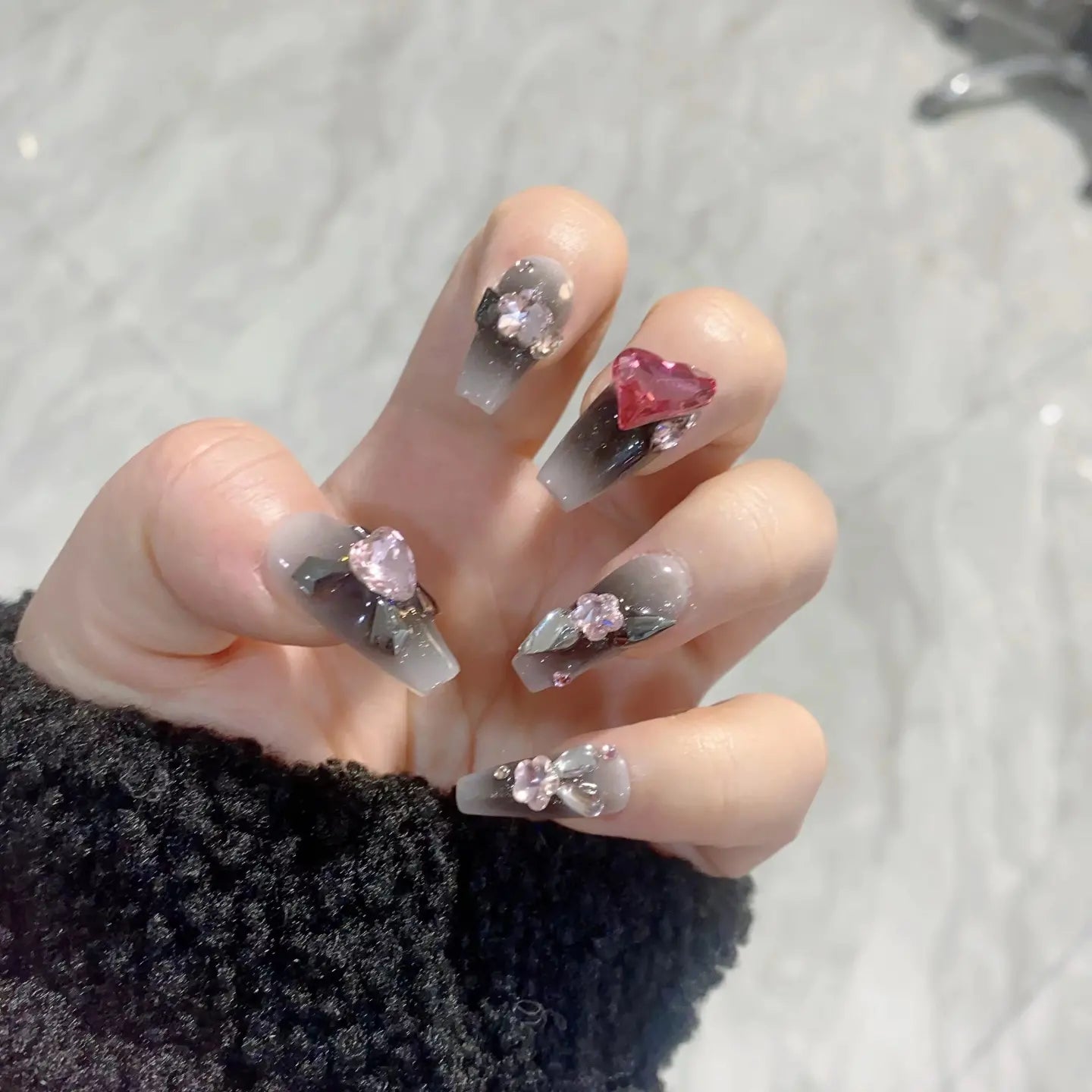 The false nail patch can be taken with simple net red, and the nail enhancement