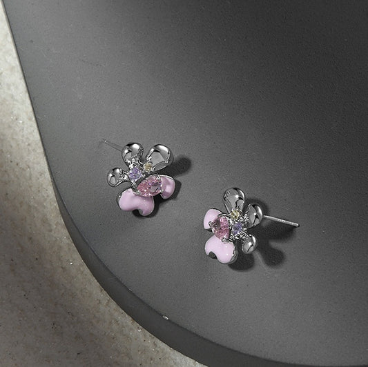 Original design, pink metal flower splicing earrings, give you a small red flower, versatile commuting, high sense earrings