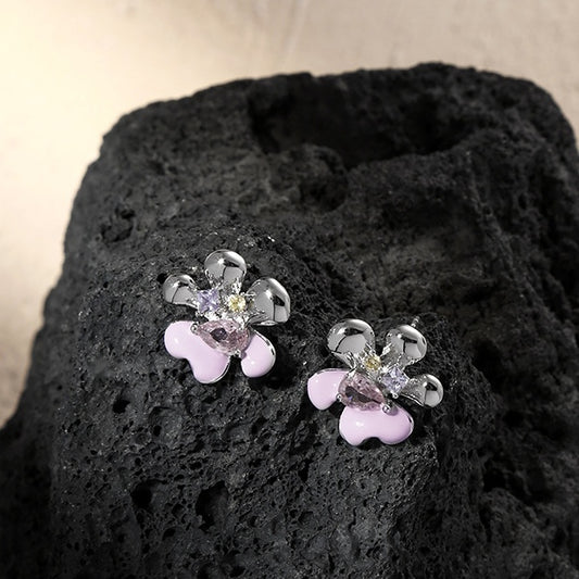 Original design, pink metal flower splicing earrings, give you a small red flower, versatile commuting, high sense earrings