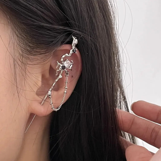 Original Design Spicy Girl Fashion Cool Ear Hanger Personalized Street Spider Earrings for Men and Women