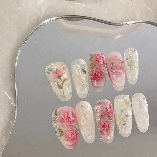 Hand-painted roses, handmade customized manicure patches, elegant and white, detachable and wearable manicure products