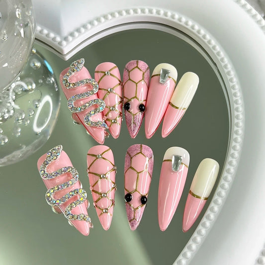 Wearing nail by hand, the finished patch shows white pink snake false nail, which can be worn by pregnant women and can be removed