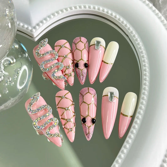 Wearing nail by hand, the finished patch shows white pink snake false nail, which can be worn by pregnant women and can be removed