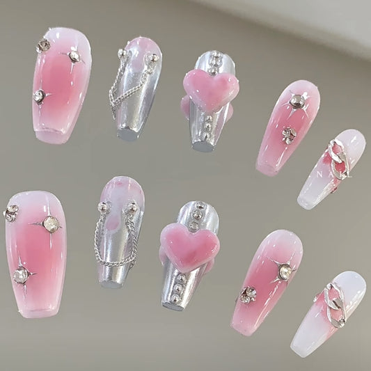 Wear finished nail enhancement patches, customize fake nails by hand, and pay attention to the autumn red color of advanced nails