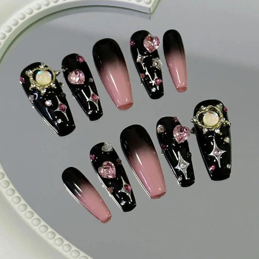 Sweet and cool hot girls love black powder to show white nails, advanced design sense to wear nails