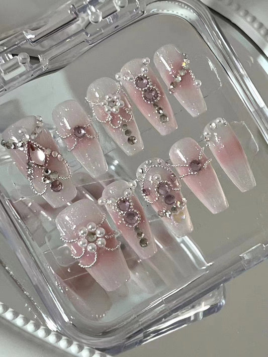 Haute Couture Nails can be privately sent to choose the shape of the nail