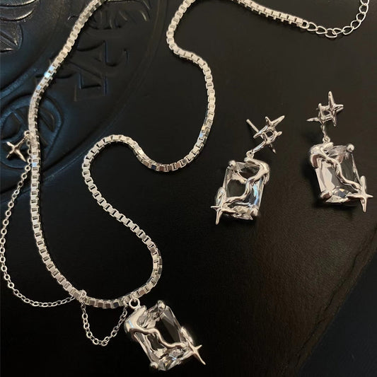 Irregular zirconia star star awning necklace female ins2022 new personality hundred with light luxury niche design sense tide