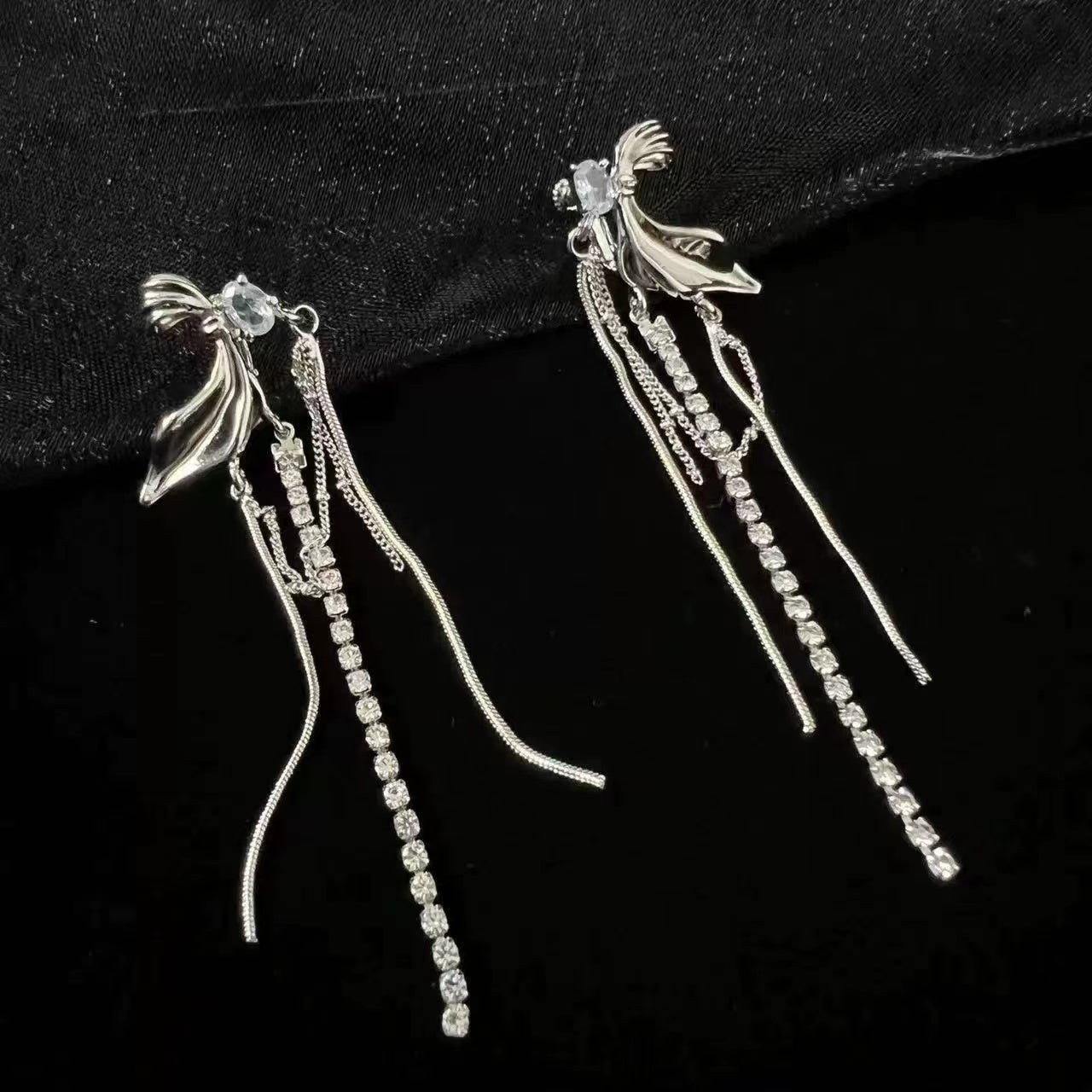 Elf ear hanging cold wind earrings female niche design butterfly tassel chain earrings light luxury sense earrings